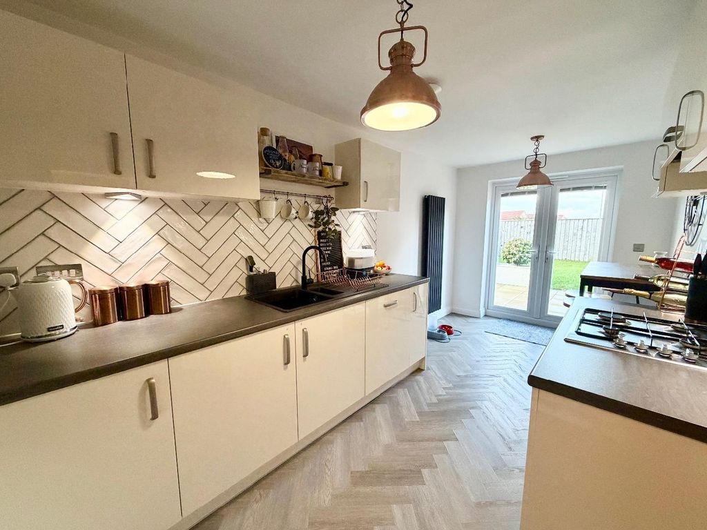 Property photo 3 of 13 Kitchen