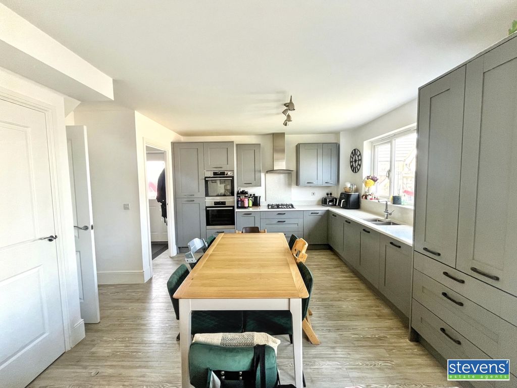 Property photo 3 of 15 Img_2165