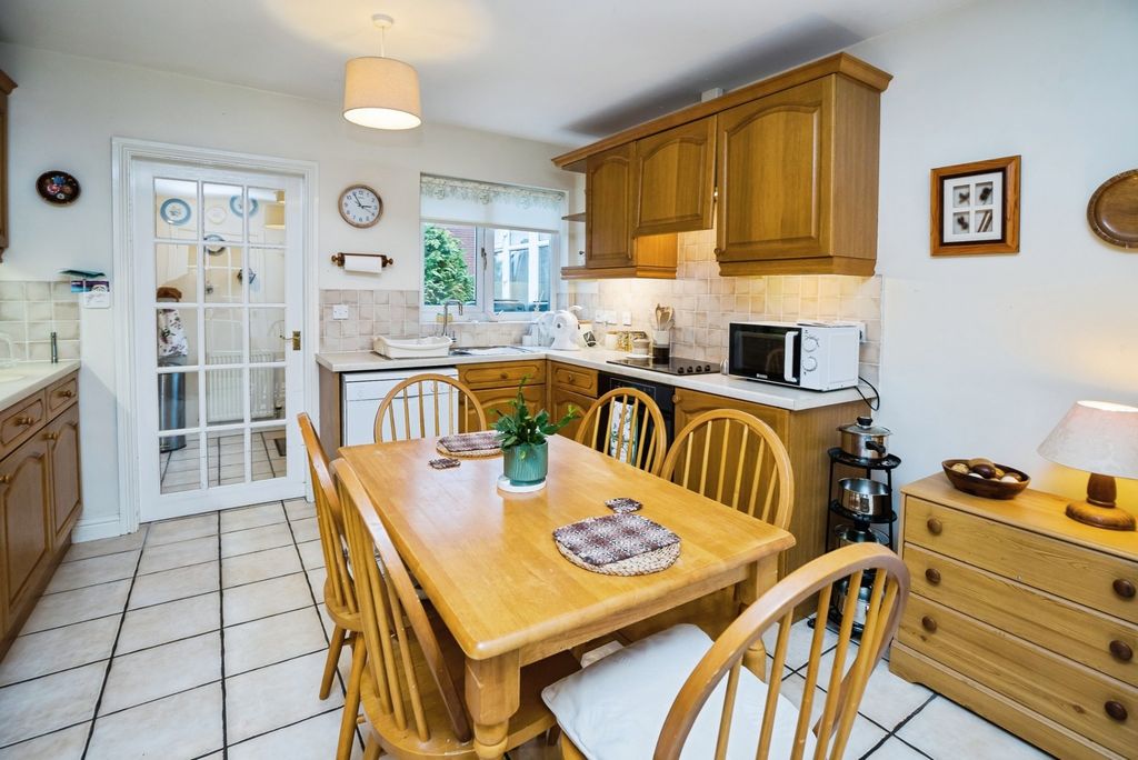 Property photo 3 of 12 Dining Kitchen