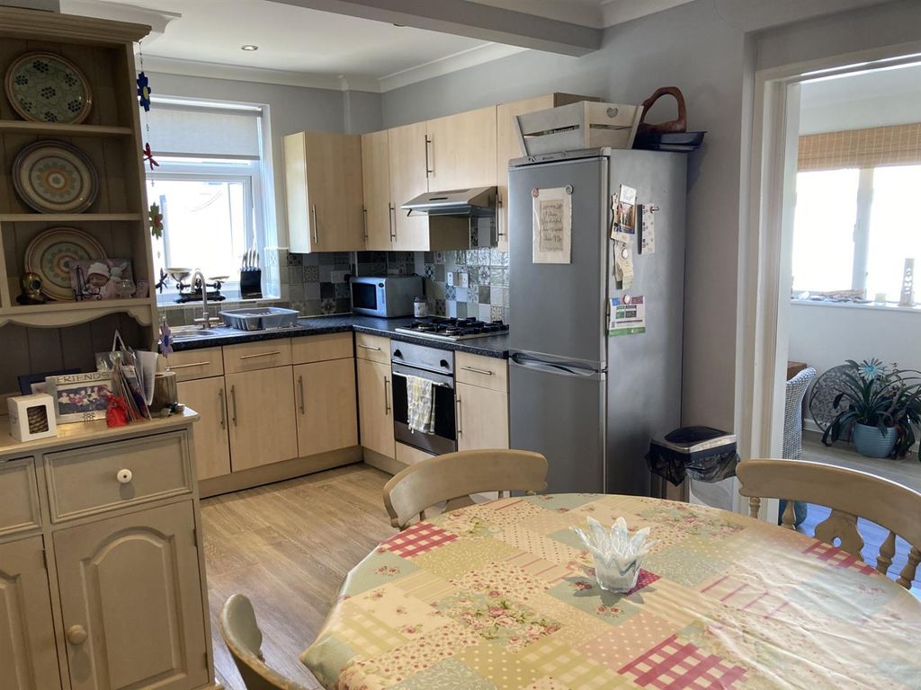 Property photo 3 of 20 Kitchen 3.Jpg