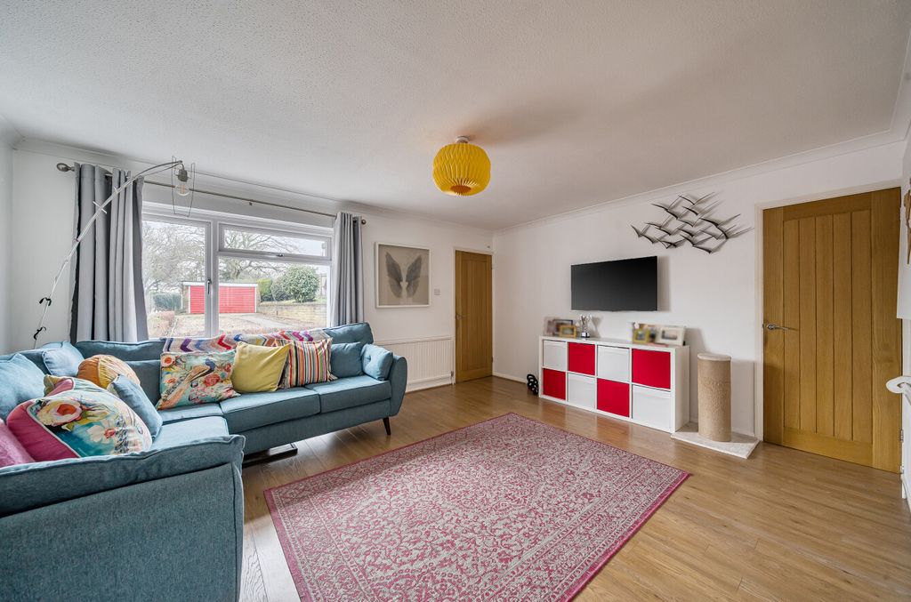 Property photo 2 of 19 1396879-15-696E51...