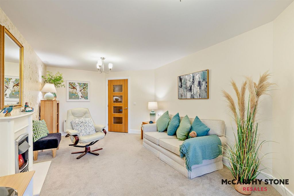 Property photo 3 of 37 8619988-Interior10-800.Jpg