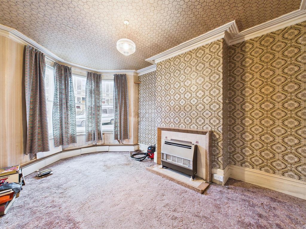 Property photo 2 of 20 4 - 3-Bedroom Terraced House.Jpg