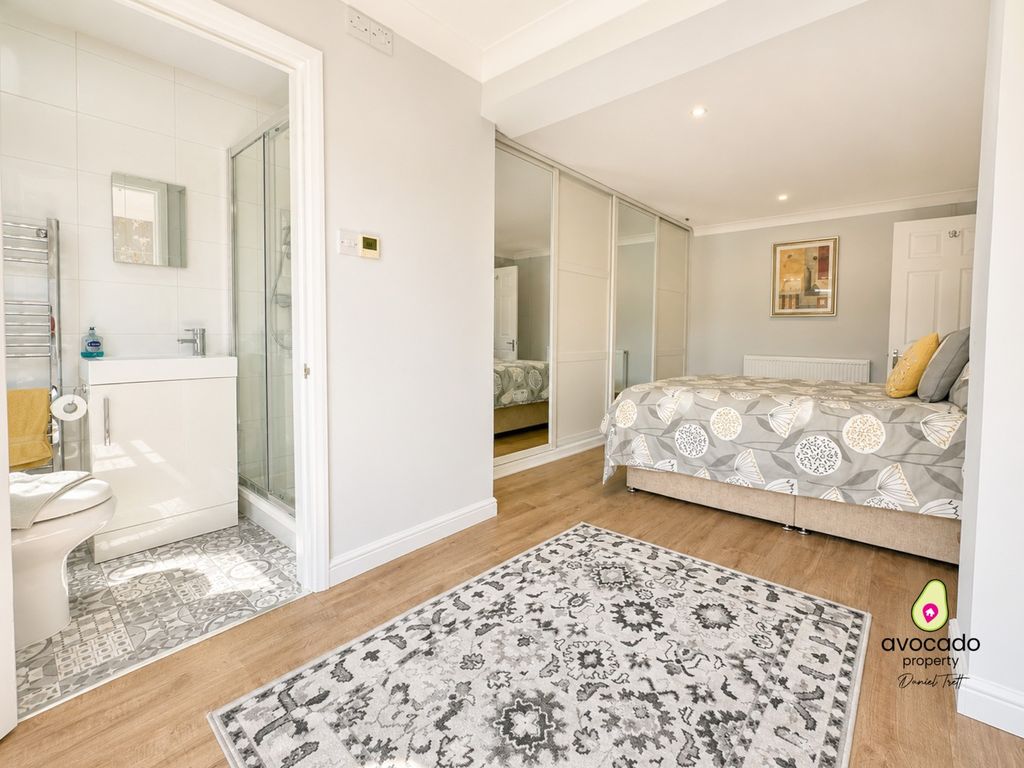 Property photo 3 of 17 5083917