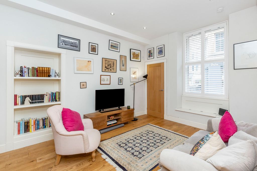 Property photo 3 of 19