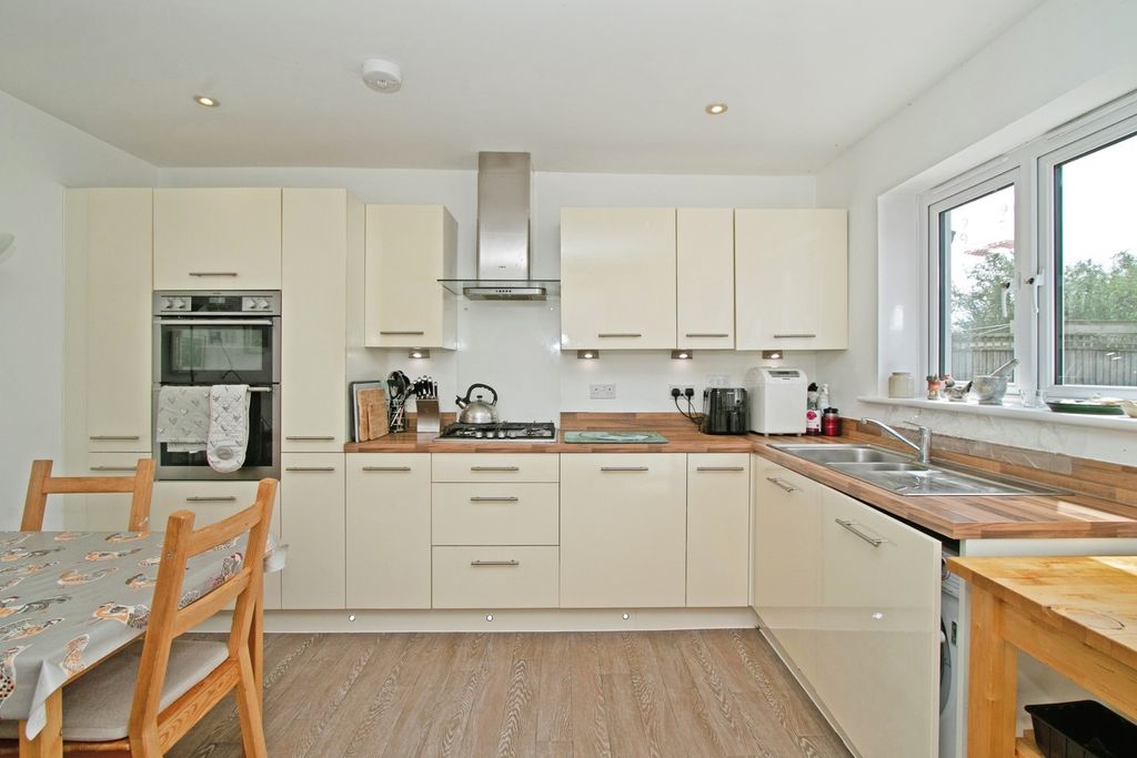 Property photo 3 of 18 Pbox-Img.Jpg