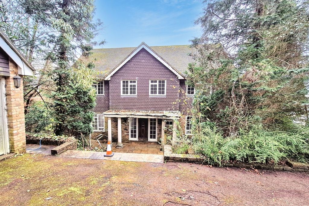Property photo 2 of 23 Mendota, Stonehouse Lane, Cookham, Sl6 9Tp