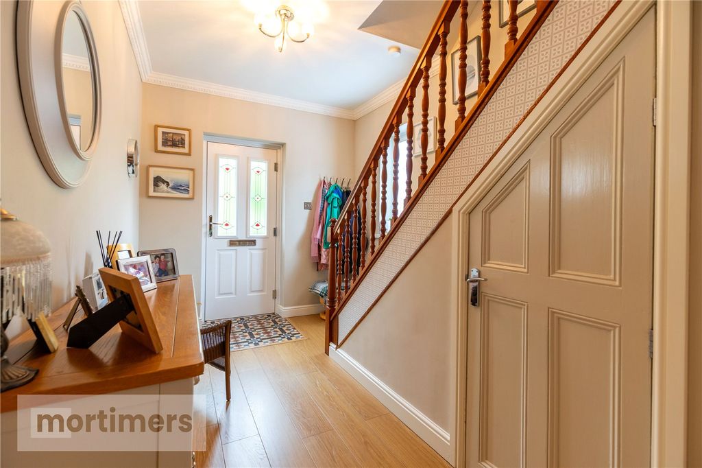 Property photo 2 of 25 Hallway