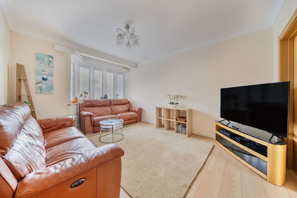 Property photo 3 of 18