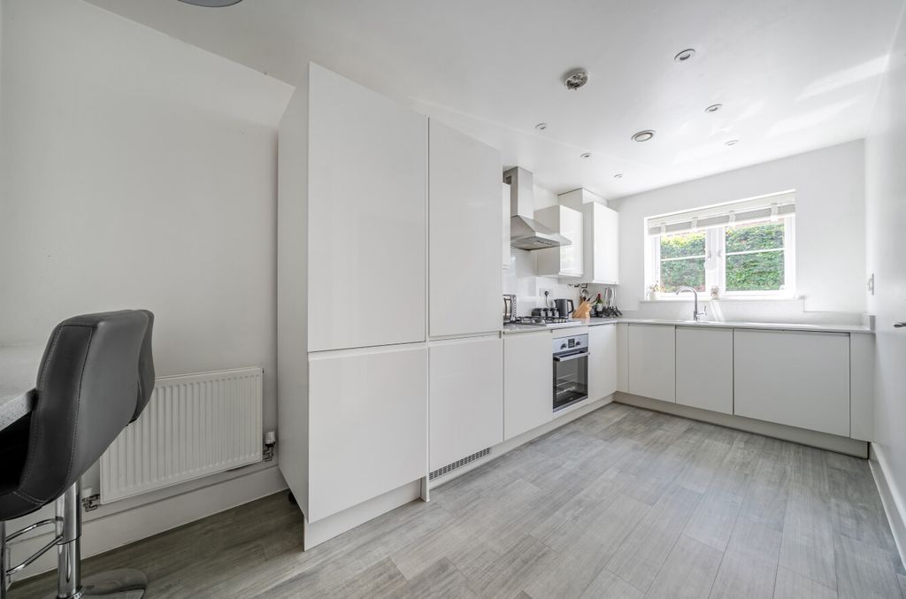 Property photo 2 of 10 1499767-2-6A6B6B8...