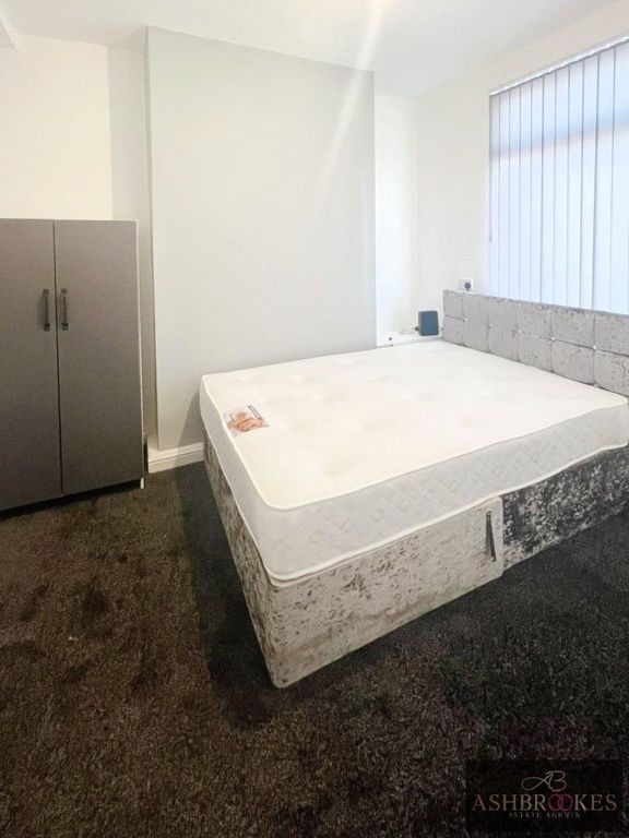 Property photo 3 of 9 Bedroom 1