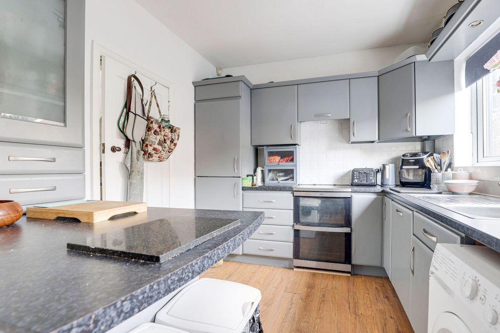 Property photo 3 of 14 Kitchen