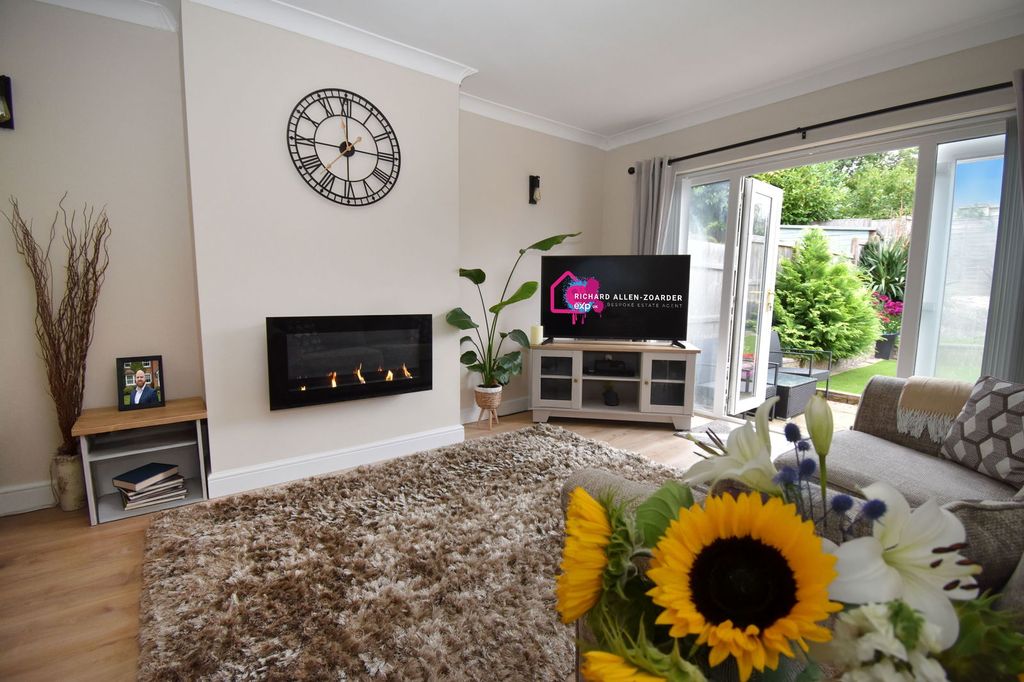 Property photo 2 of 22