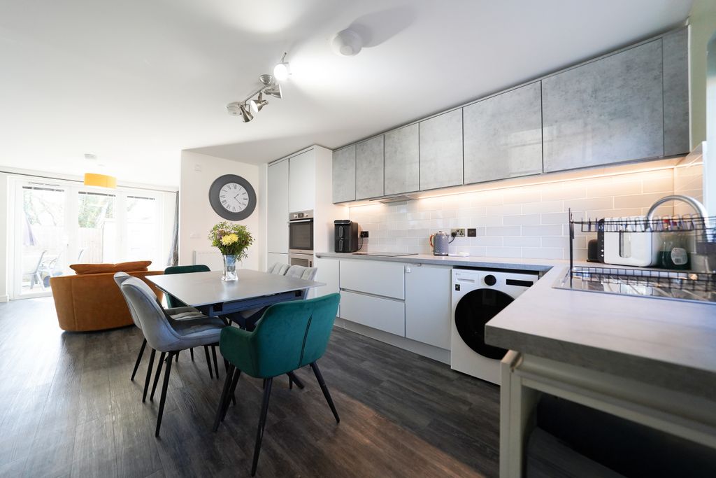 Property photo 3 of 18 Dsc01070