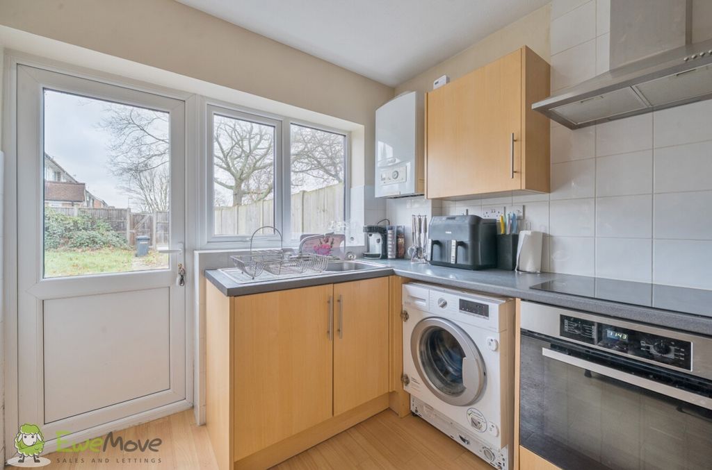 Property photo 3 of 19 Kitchen