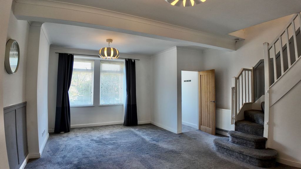 Property photo 2 of 25