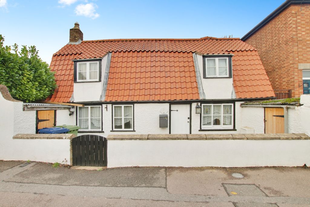 Property photo 2 of 8