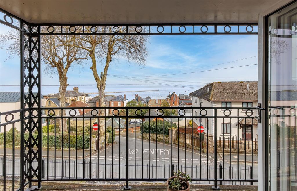 Property photo 1 of 17 Balcony