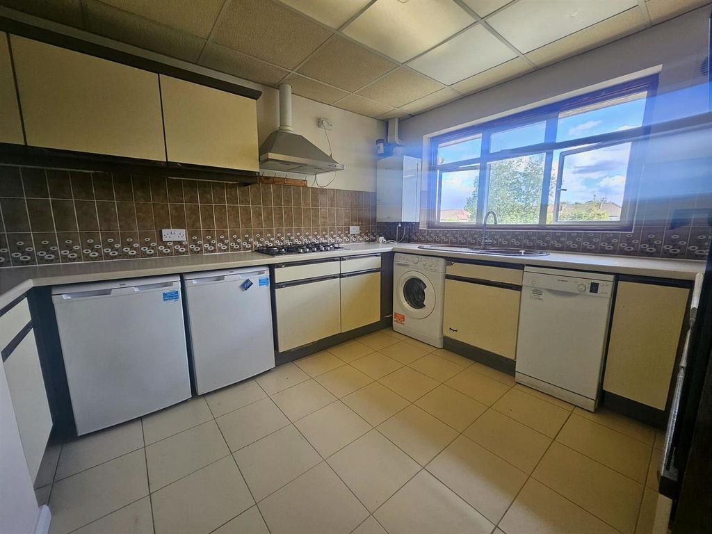 Property photo 2 of 7 Kitchen.Jpg
