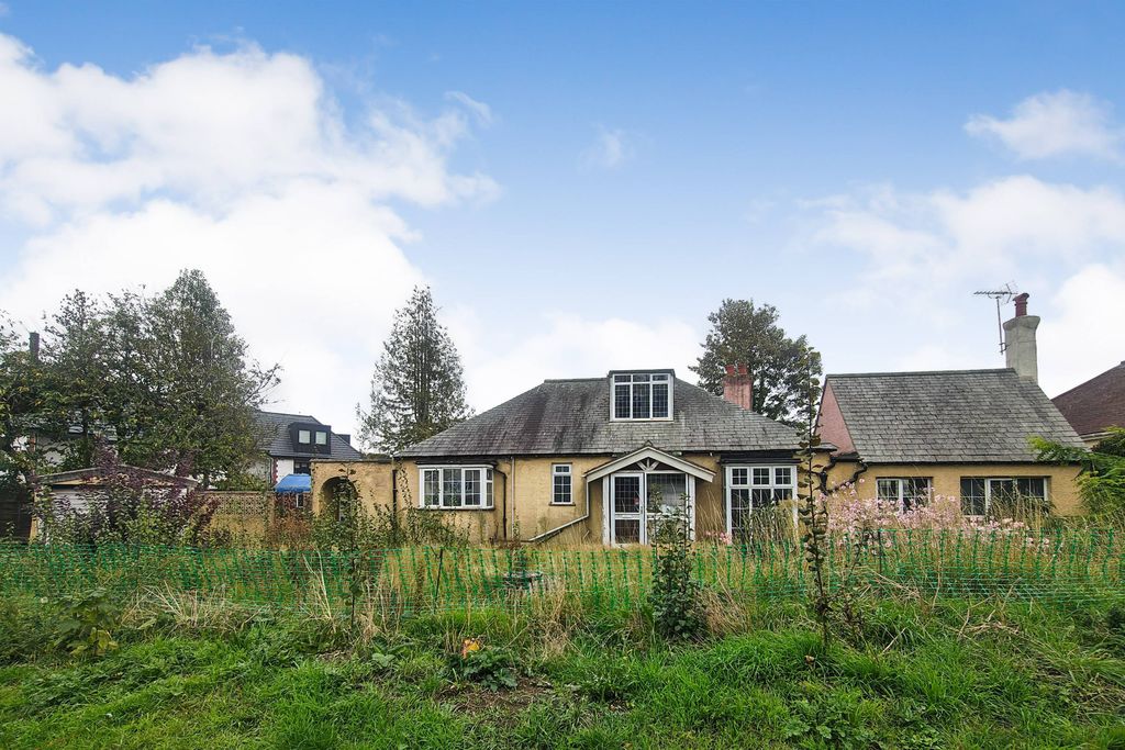 Property photo 3 of 6 Overhill, Woodmansterne Lane, South Wallington, Surrey, Sm6 0Su