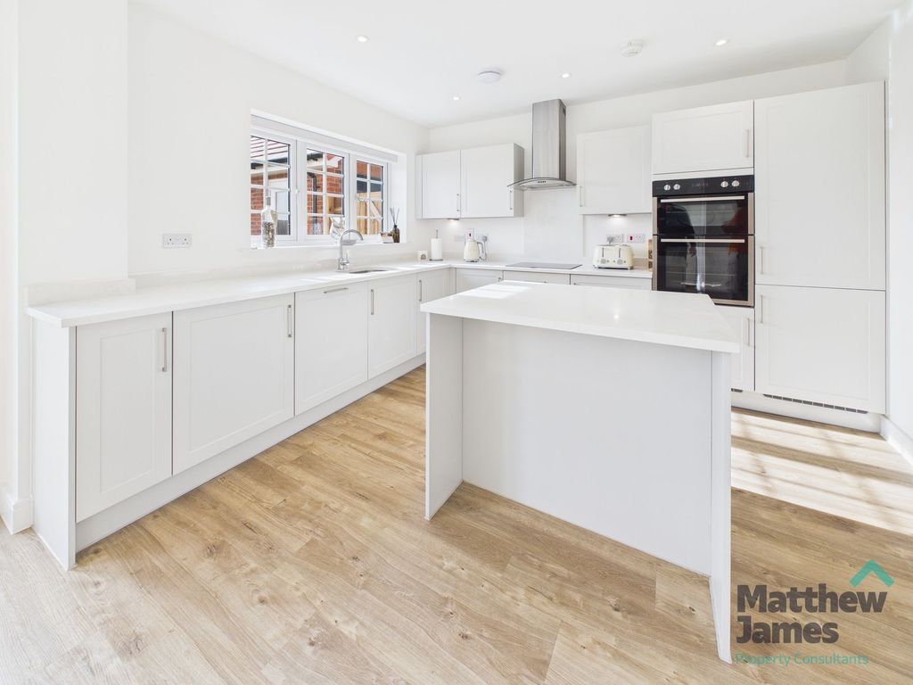 Property photo 2 of 31