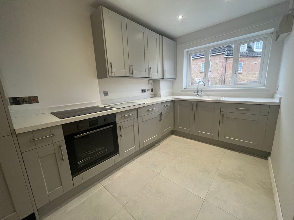 Property photo 2 of 8 Kitchen