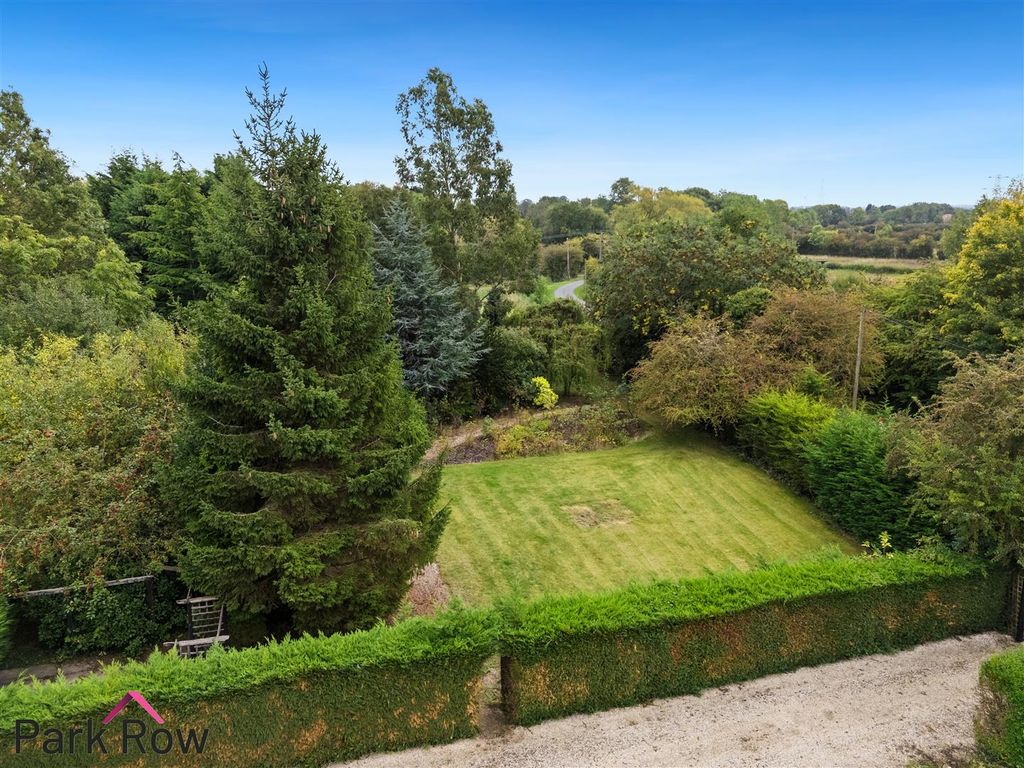 Property photo 3 of 23 Side