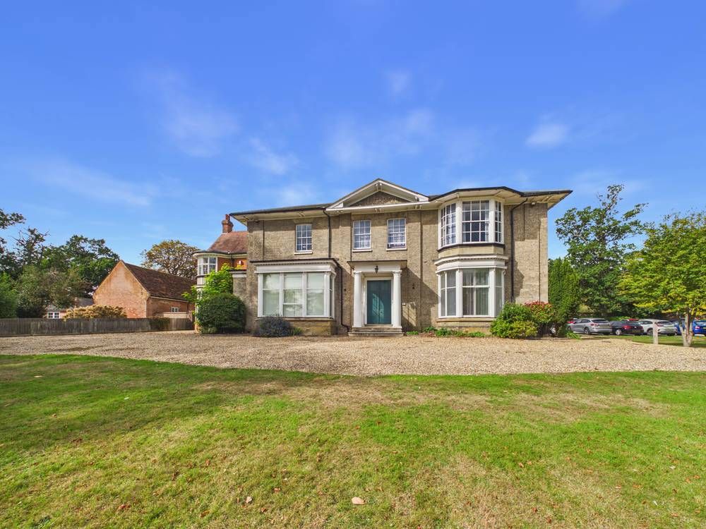 Property photo 1 of 10 Giraffe360-Still009