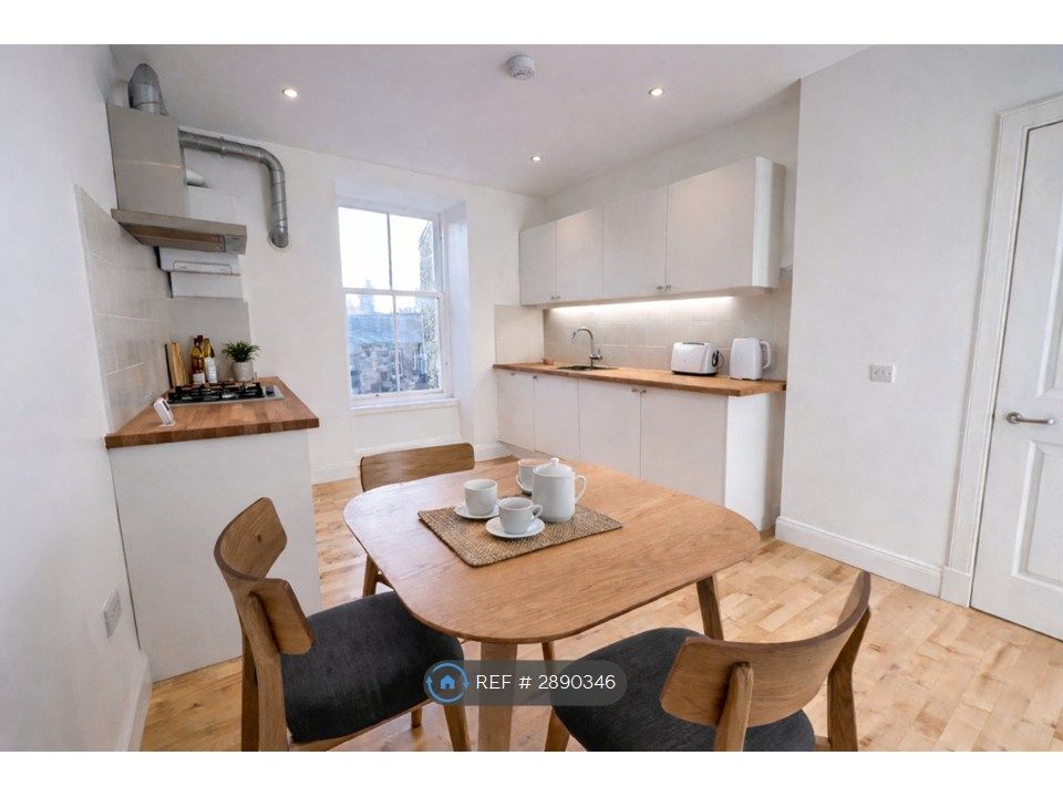 Property photo 3 of 10 Kitchen Dinning