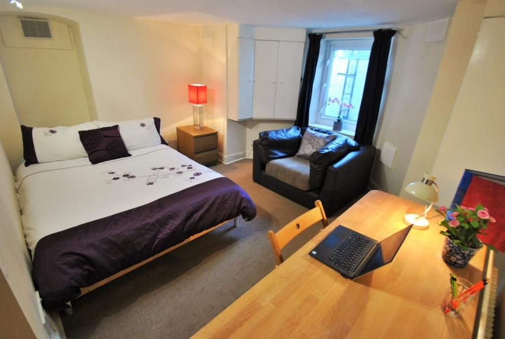 Property photo 1 of 15 Spacious Bedroom With Study Desk And Cozy Chair...