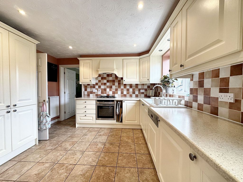 Property photo 2 of 22