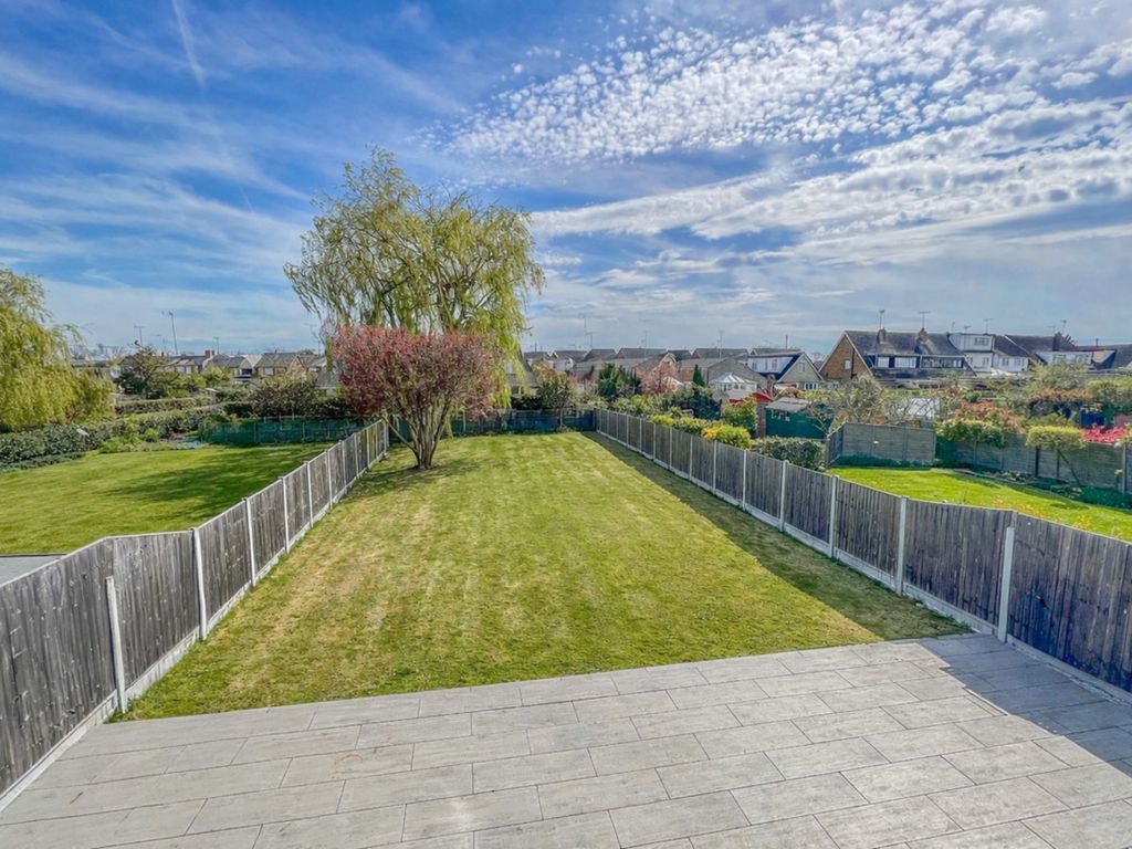 Property photo 2 of 31