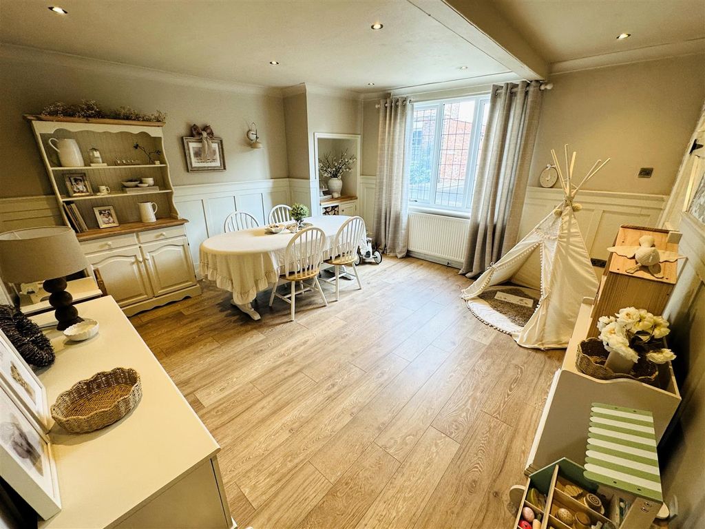 Property photo 2 of 43 Dining Room