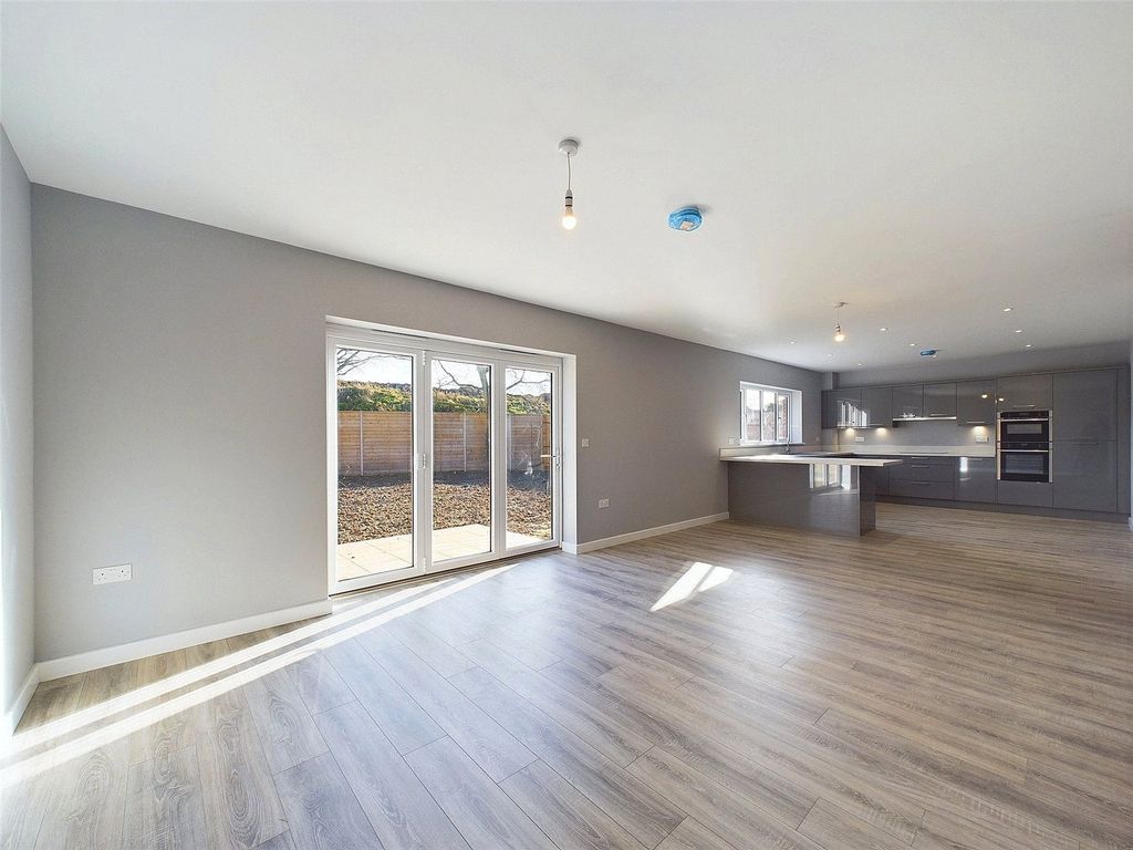 Property photo 2 of 12 Picture No. 07