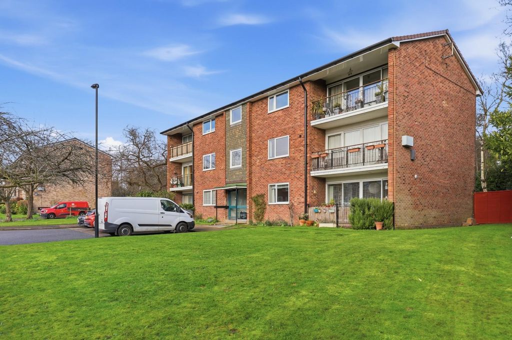 Property photo 2 of 14 14-Dd11Jhpropworld - 4 Leamington Court - 40.Jpg