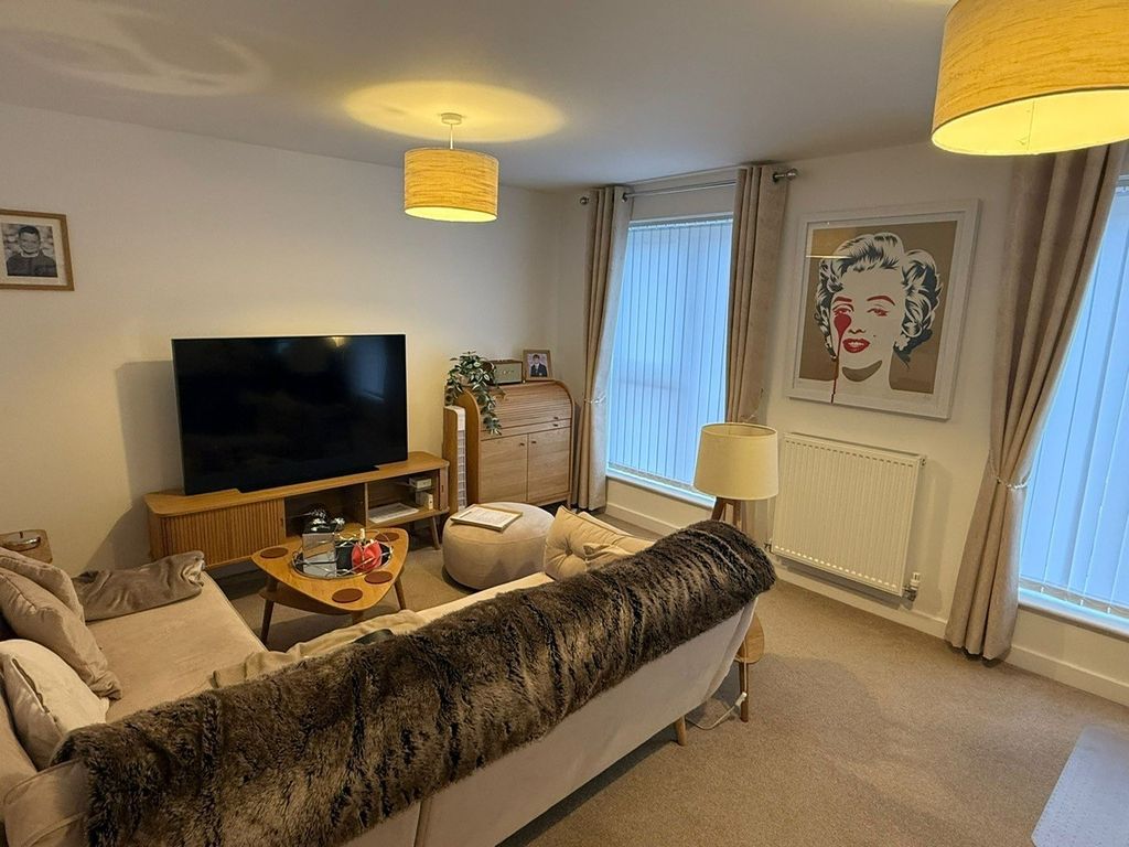 Property photo 2 of 8