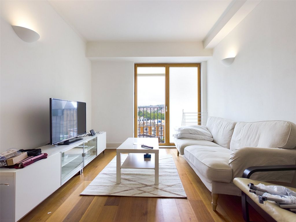 Property photo 1 of 9 Lounge