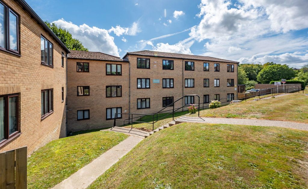 Property photo 1 of 11