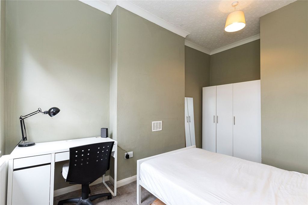 Property photo 2 of 11 Room 2