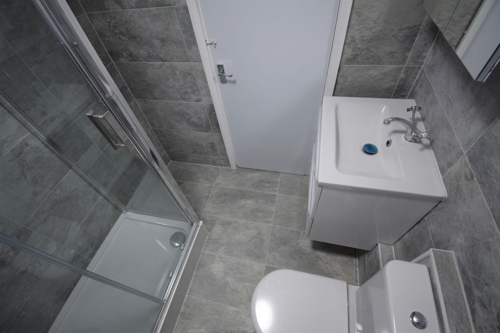 Property photo 3 of 6 Bathroom
