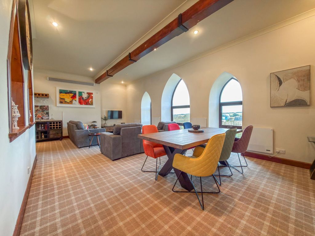 Property photo 2 of 28