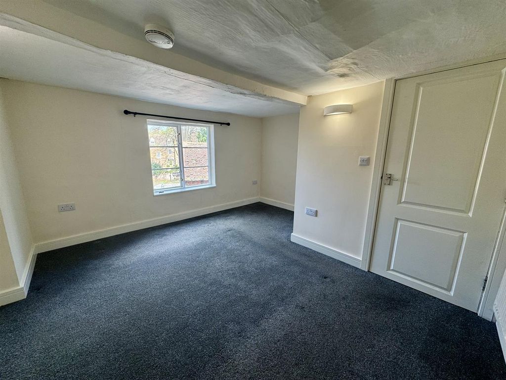 Property photo 2 of 12 Bedroom 1 (1/2)