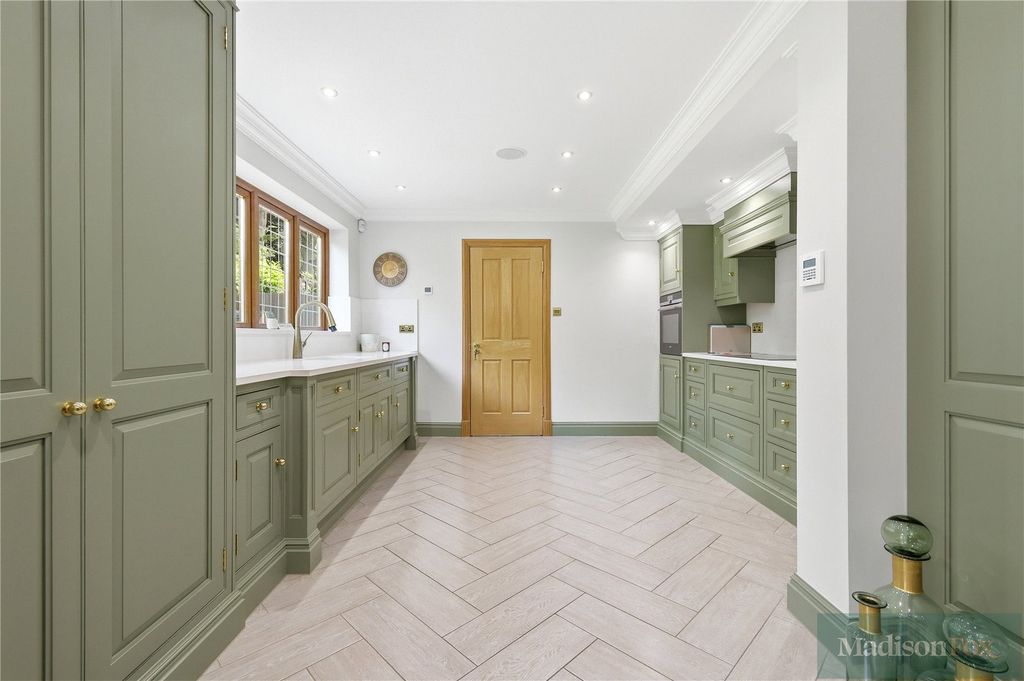 Additional image 8 of 5 bed detached house for saleWest View, Loughton, Essex IG10