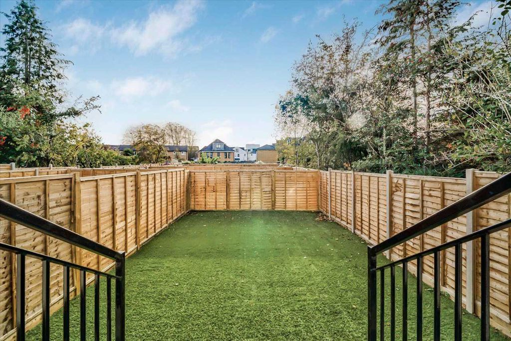 Property photo 3 of 8 Private Garden