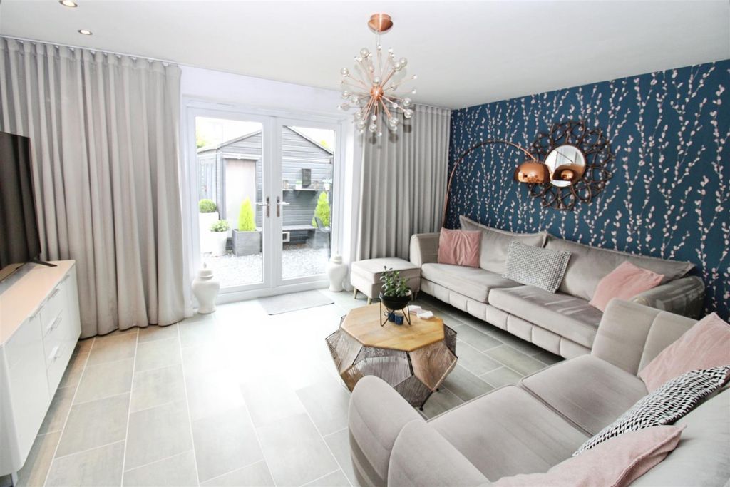 Property photo 2 of 25 Lounge