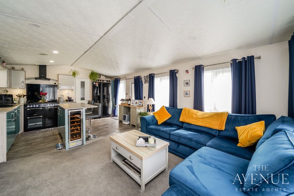 Property photo 3 of 17 4445582