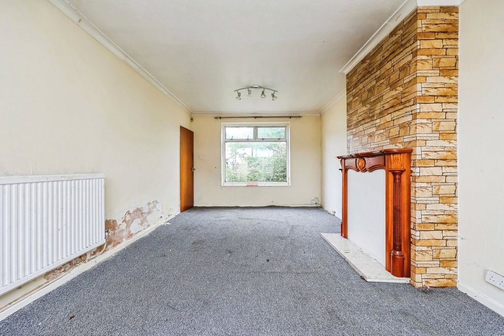 Property photo 3 of 16 Lounge