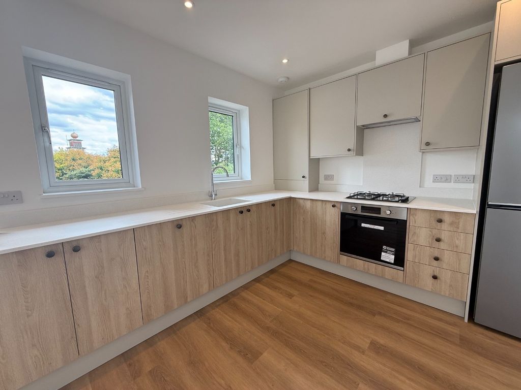 Property photo 2 of 10 4378092