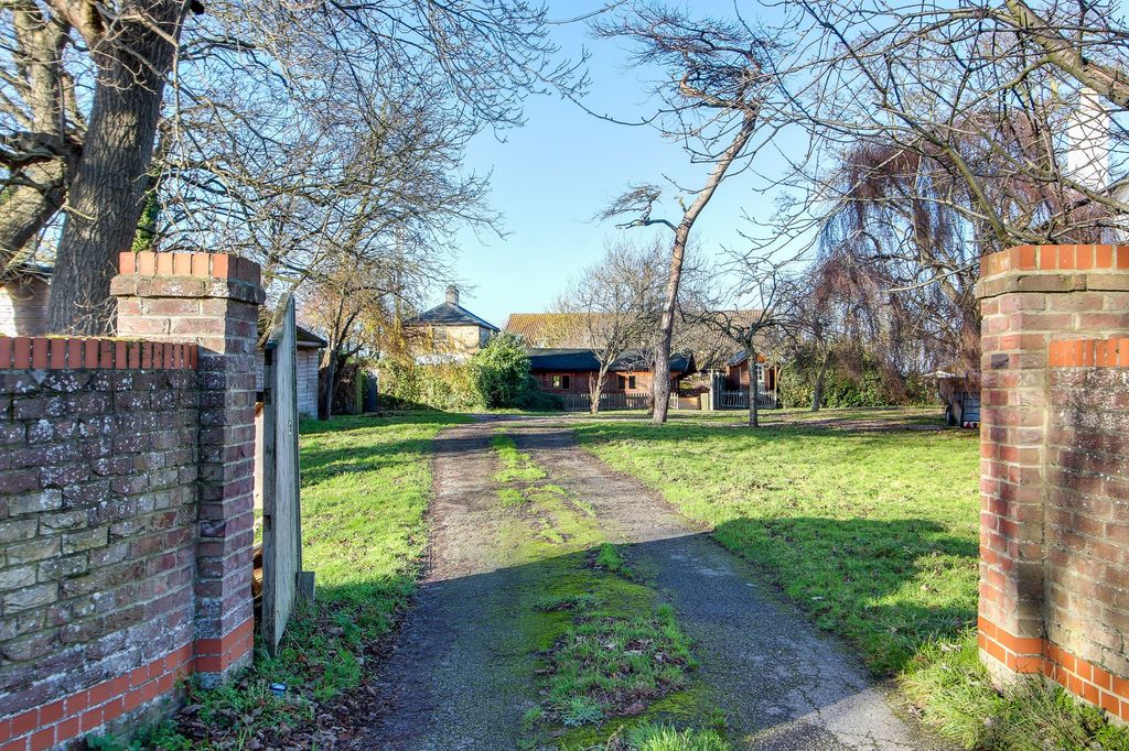 Property photo 2 of 61