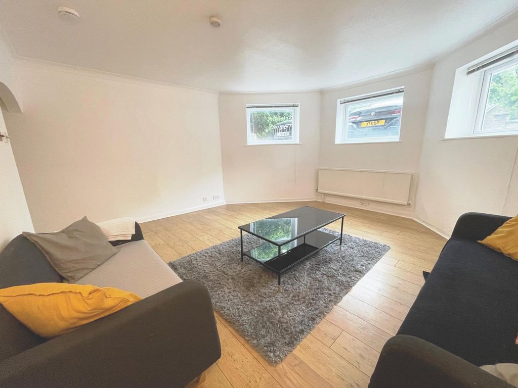 Property photo 2 of 19 Photo 17